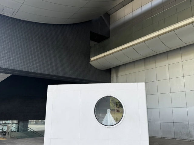 Wakayama Prefectural Museum of Modern Art: A Kurokawa Masterpiece 🎨🏛️