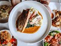 มื้อกลางวันนี้ฝากท้องไว้ที่ Pink Salmon