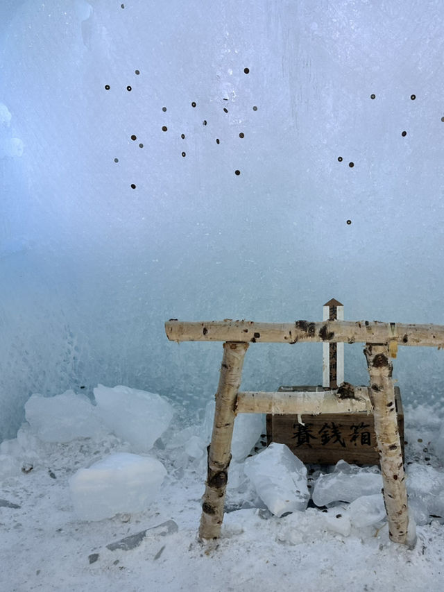 夢幻藍光冰之城！北海道「支笏湖冰濤祭」讓你秒進冰雪童話世界❄️✨