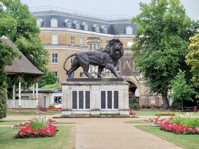 A Peaceful Break at Forbury Gardens