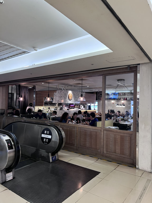 ［台北食記］Second Floor 貳樓微風台北車站店-來吃吃看貳樓最近為什麼那麼夯🍝