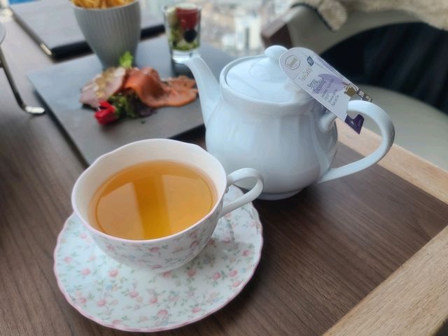 스카이 다이닝 텐구(Sky Dining 天空) ストロベリーアフタヌーンティー(딸기애프터눈티)