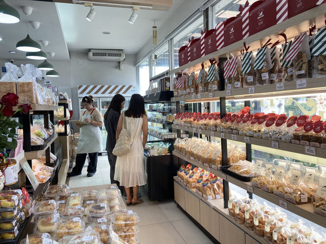 ‘Queens‘ จุดแวะพักซื้อของฝากทานอาหารเช้า เชียงใหม่
