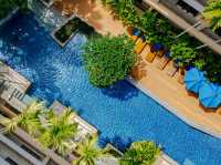 รีสอร์ตสไตล์ทรอปิคอล บรรยากาศร่มรื่น 