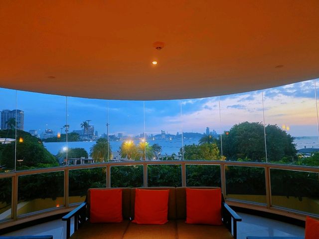 Dusit Thani Pattaya – พักหรู ติดทะเล วิวดีสุดปัง!