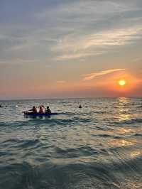 ชมพระอาทิตย์ตกที่ “หาดถ้ำพัง” เกาะสีชัง