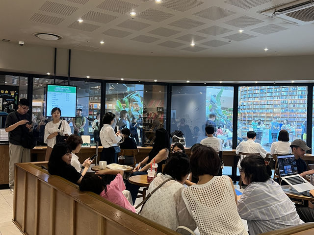 스타벅스 별마당 도서관점