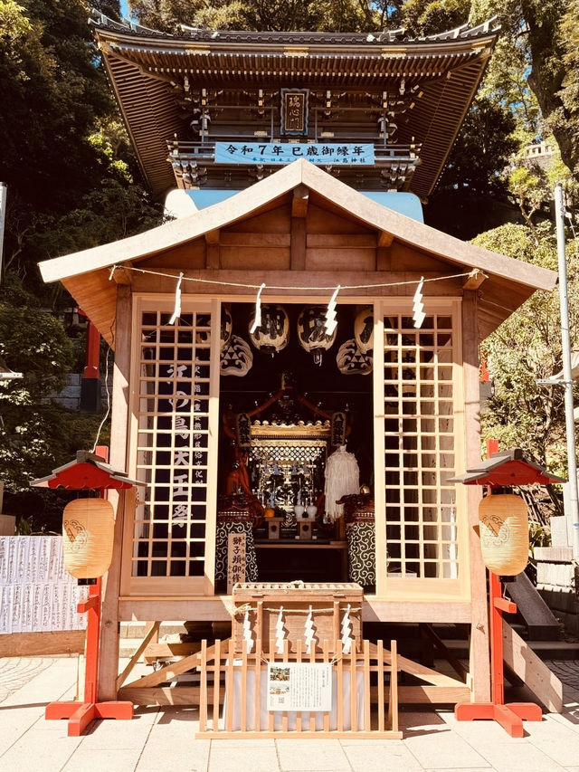 ⛩️ Solo Spiritual Escape: Enoshima Shrine – Island of Dragons & Sea Goddesses
