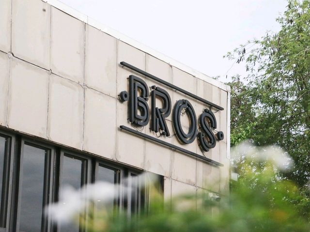 Bros cafe