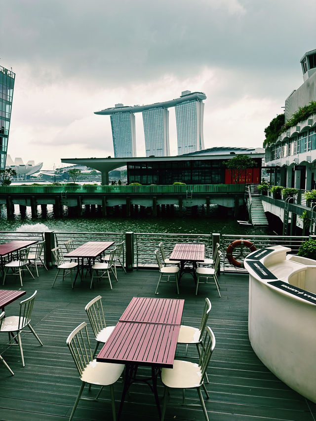 Calm Before the Rain: A Waterfront Stroll Near The Fullerton Bay Hotel