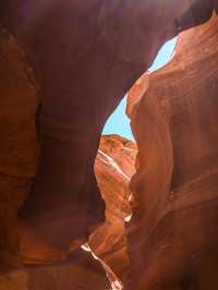 Sun-Kissed Splendor: Discovering the Breathtaking Beauty of Antelope Canyon!