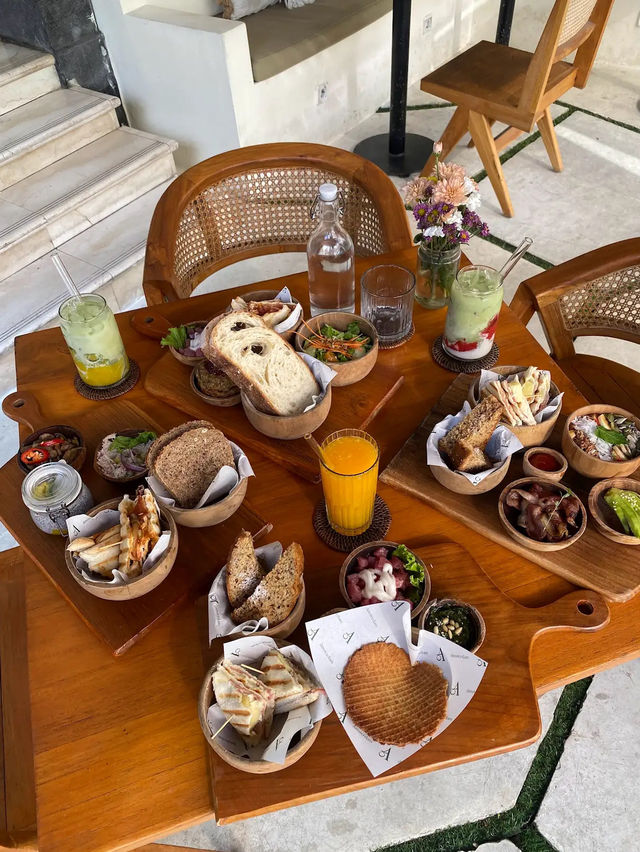 Mix, Match, Munch-Amsterdam’s Custom Meal Ritual