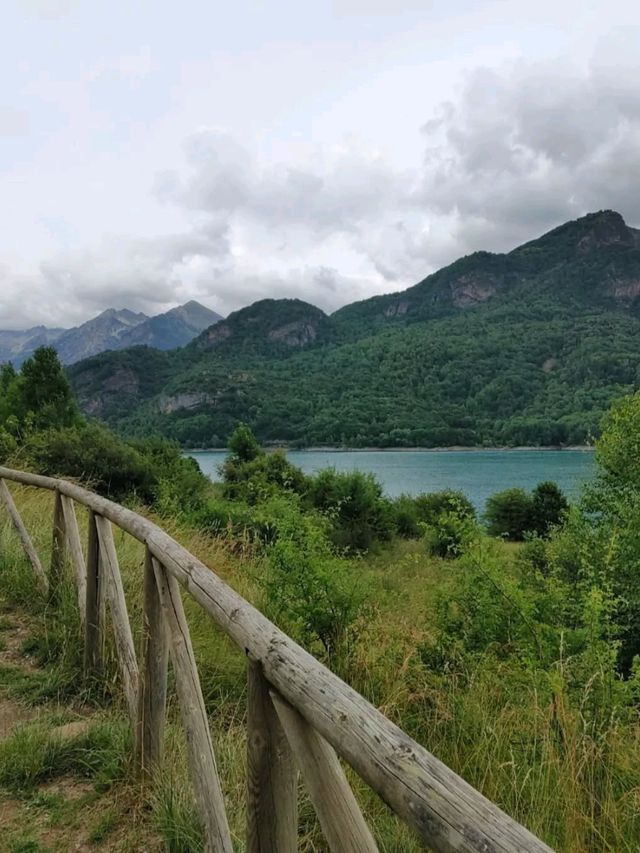 Lake Views at Embalse de Lanuza