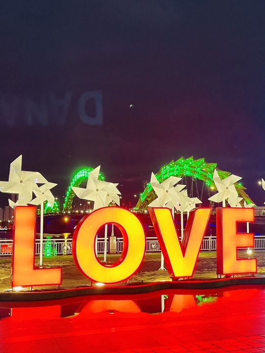💞 Love Bridge Da Nang – Locks, Lights & Romance by the River❤️