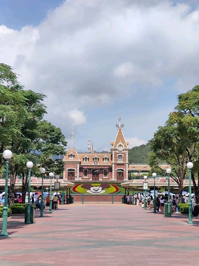 แชร์งบเที่ยวฮ่องกงดิสนีย์แลนด์ 1 วันเต็ม
