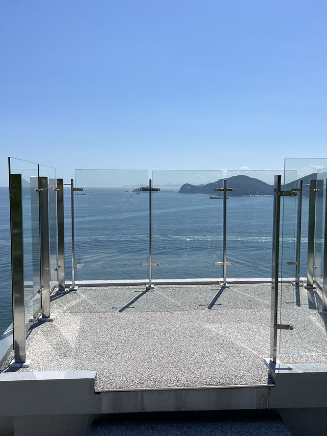 바다가 통창으로 보이는 영도 카페 “멜로우 아웃”