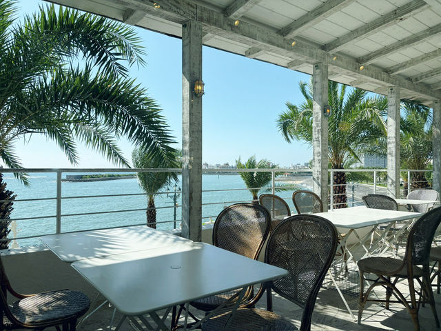 🌊 沖繩美國村 Seaside Cafe Hanon：芒果菠蘿鬆餅與海景的夢幻午後！🥞🌴