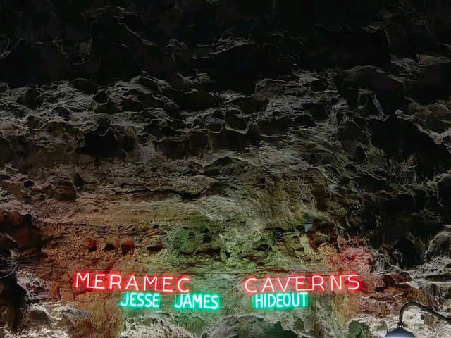 Meramec Caverns (MO) Meramec Caverns (MO)