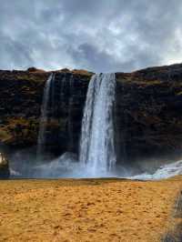 夜晚自己會發光的瀑布🙀🙀 Selijalandsfoss