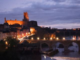 [ทิวทัศน์อันน่าทึ่งเหนือแม่น้ำ Tarn] Albi, Occitanie, ฝรั่งเศส