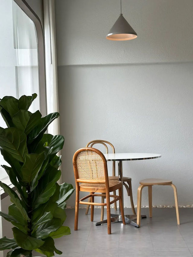 คาเฟ่มินิมอล Over the moon ลำปาง