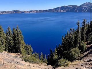 Crater Lake（火山口湖，位於俄勒岡州）