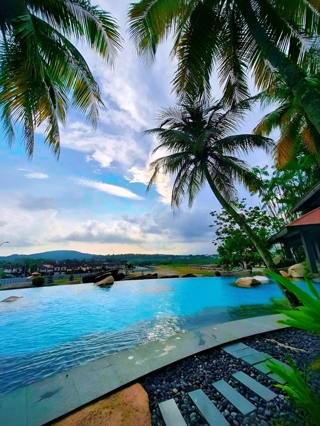 Scenic Weekend Getaway with Mount Pulai Views.