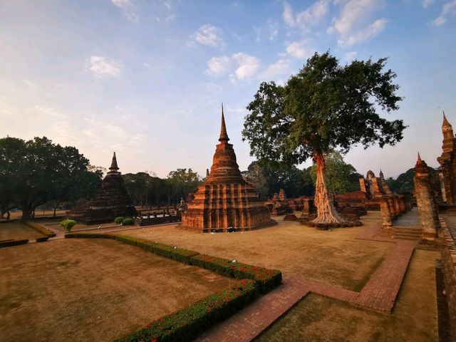 เมืองเก่าสุโขทัย ย้อนอดีตกับจักรยาน