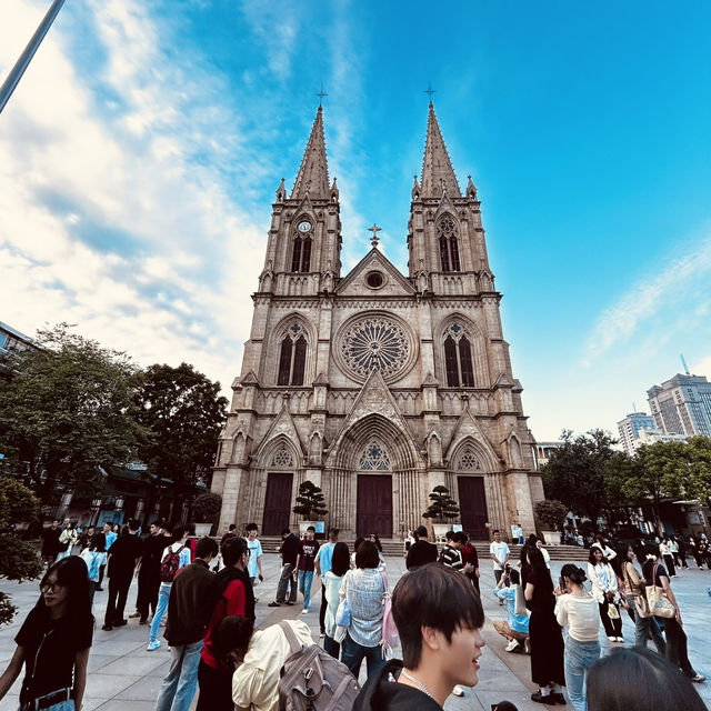 Solo in a Stone Sanctuary: The Sacred Heart Cathedral of Guangzhou Solo in a Stone Sanctuary: The Sacred Heart Cathedral of Guangzhou