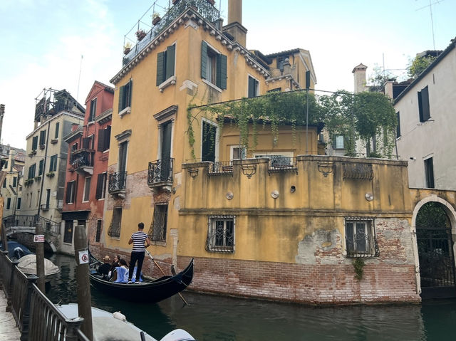 베네치아, 골목을 따라 흐르는 작은 운하와 함께한 하루