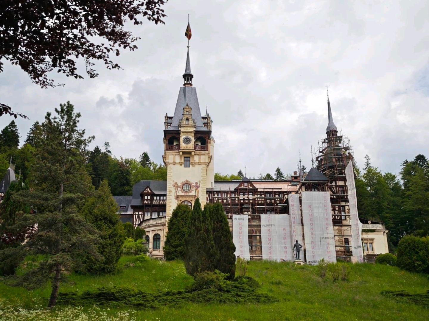 🏰 Cung điện cổ tích trong rừng - Lâu đài Peleș - Sinaia, Hạt Pulachova, Romania