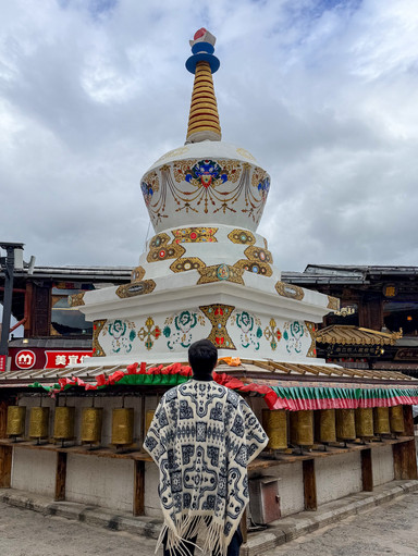 中国・雲南 シャングリラ　チベット文化圏 木製手描き花文様パネル　一点物 中国にあるチベット文化、シャングリラ。 | Trip.com 香格里拉
