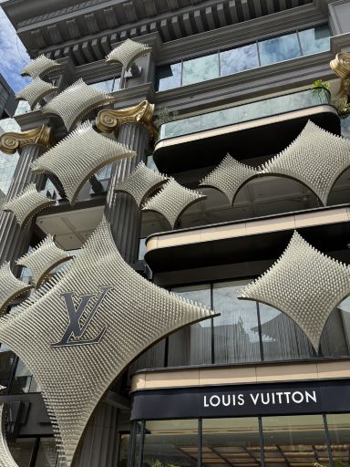 2026年 LV The Place Bangkok - Louis Vuitton Visionary Journeys展示