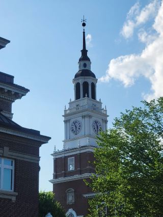 Hanover - Dartmouth college 

位於北美在波士頓近郊的漢諾威是個有名的避暑勝地
這是一座在郊區美麗且優雅知性的新英格蘭風格學校
每年的暑假期間是造訪這片綠油油校園的最佳時機
綠意環繞的一處迷人的風景名勝~
夏季可以划船🚣♂️
冬季可以滑雪⛷️
春秋兩季舒適😎
來此旅行,真的讓人覺得不可思議,
被這舒心的群山環繞,一片片綠意、映入眼簾!
很值得來此mindfulness ,深度體驗一番!

 #達特茅斯 
