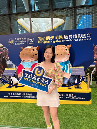 謝謝邀請欣賞了Cavalluna 昨晚首場精彩大型馬術劇場匯演!

《CAVALLUNA 月影神駒 – Gate to the Otherworld 穿梭異境》(馬術 X 劇場) 🐎🐎🐎🐎

真心好睇喔!最精彩的片段都屏息凝神地觀看沒有拍下來,實在歎為觀止

CAVALLUNA CAVALLUNA Hong Kong #cavalluna