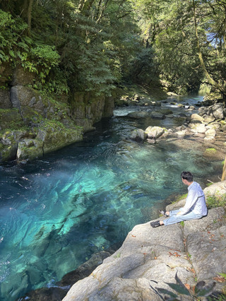 【熊本県・菊池】     マイナスイオンに包まれる、透明度抜群の癒やしの渓谷