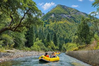 "A boat trip on Siguniangshan Mountain" was so wonderful that I had to repost this recommendation again and again.