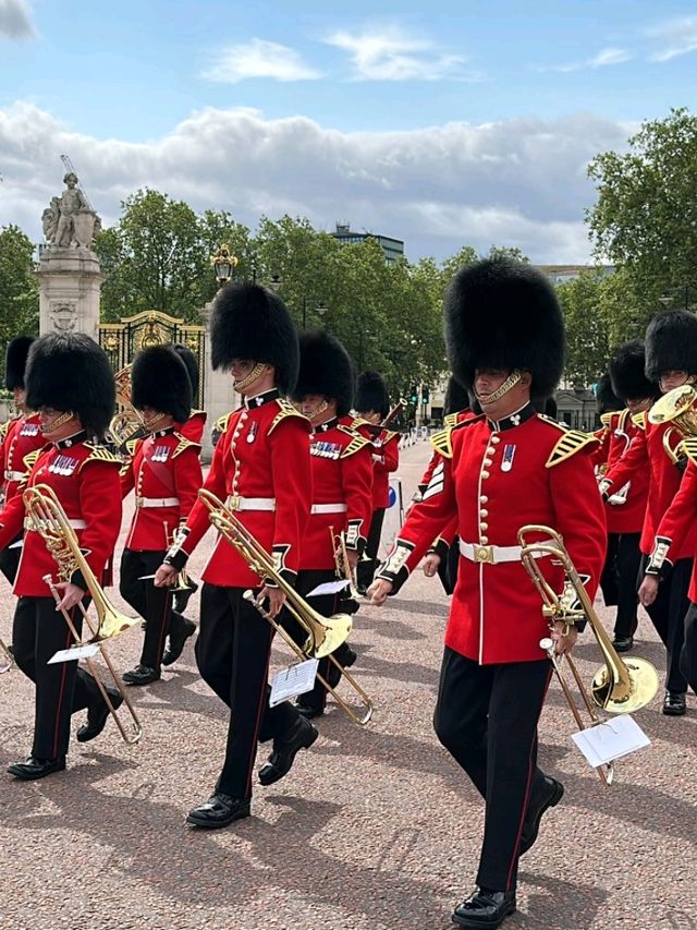 Changing of Guards at Buckingham Palace 