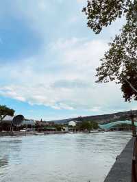 【ジョージア🇬🇪/曲線を多用した斬新なデザイン『平和の橋』】