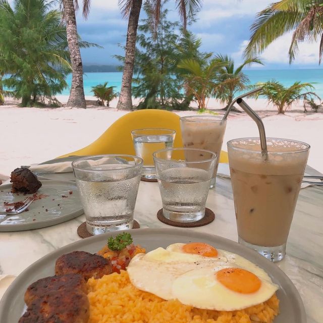 The Sunny Side Cafe Boracay 🍔🍕