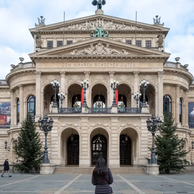 Alte Offer前面的每個廣場都是拍照點