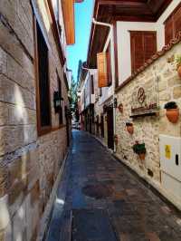 The place brings together the sun, sea and history. 