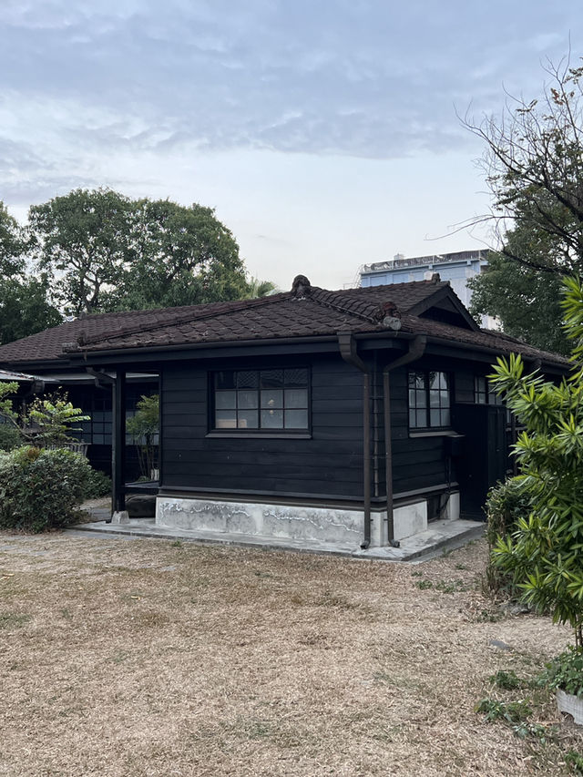 老屋與綠意的對話：嘉義檜意森活村散步記