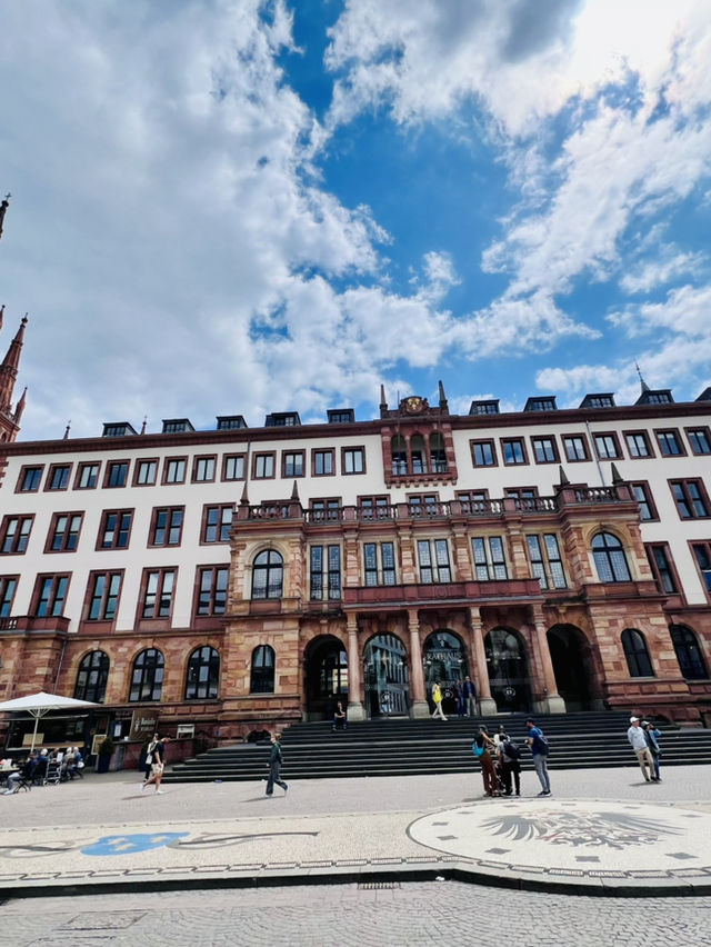 Wiesbaden - beautiful buildings, thermal springs and remarkable cultural 