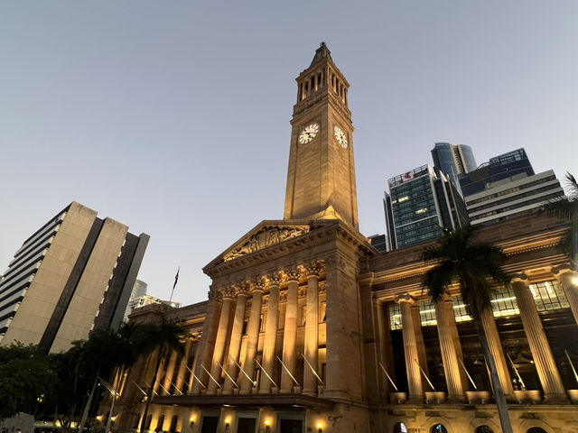 城市的心臟跳動：布里斯班市政廳與喬治國王廣場漫步記 🏛🌿