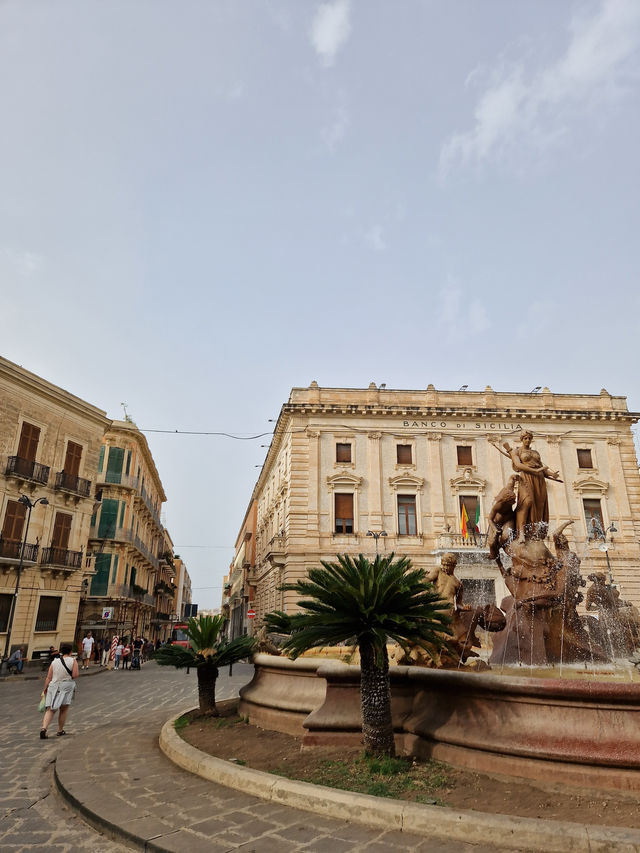 This gorgeous town is just 1 hour from Catania — and feels like a dream🇮🇹