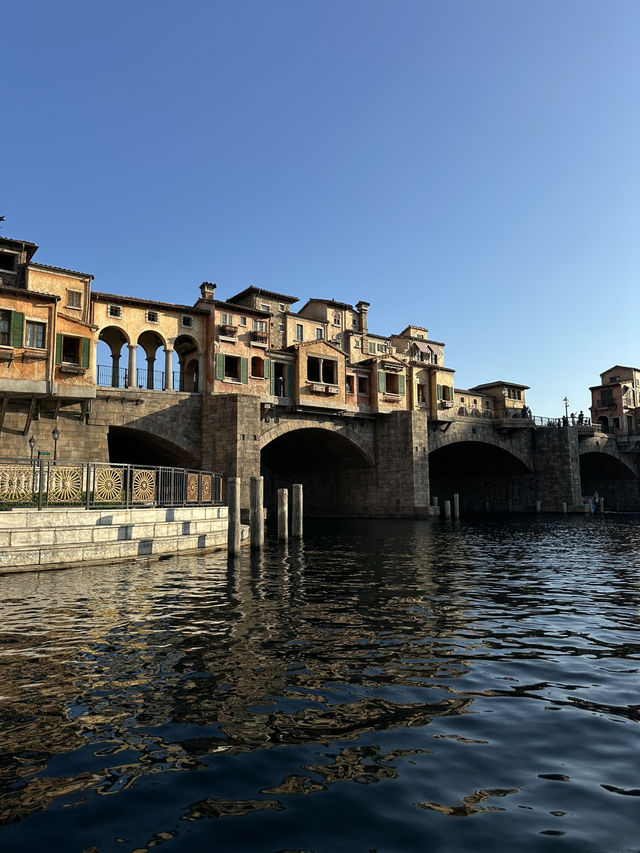 The Adult-Friendly Disney? Oh Yes, It Exists! 🍸🏰