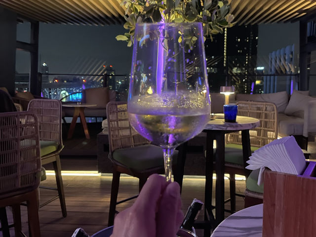 🌆 Spectrum Lounge & Bar