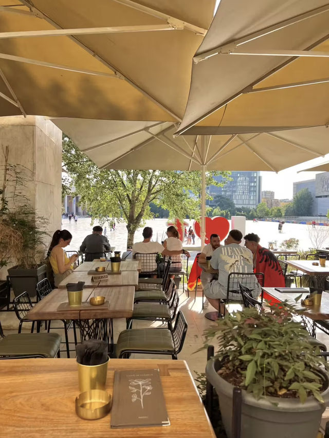 티라나 감성 카페: Cafe Botanica