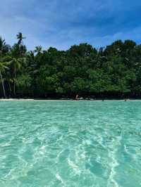 Two Islands, One Dream: El Nido vs. Boracay